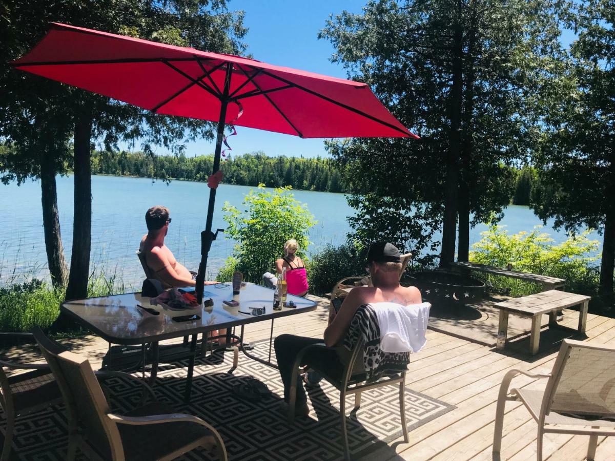 Lakefront Hope LodgeMiller Lake エクステリア 写真