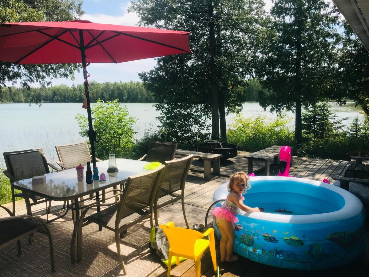 Lakefront Hope LodgeMiller Lake エクステリア 写真